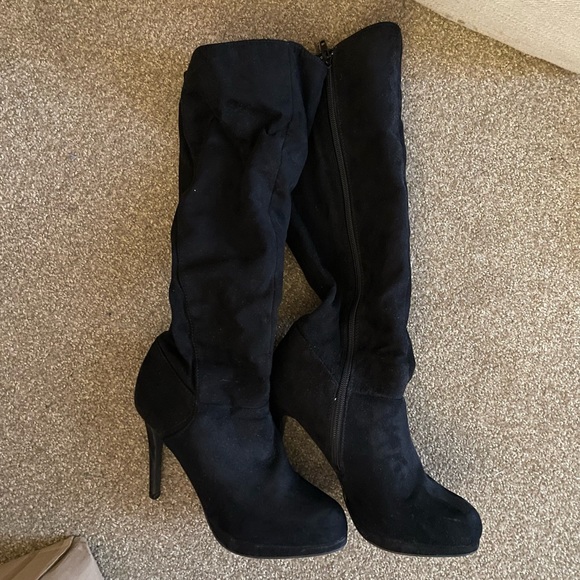 Black suede 4 inch boots women’s size 6 1/2 - Picture 3 of 3